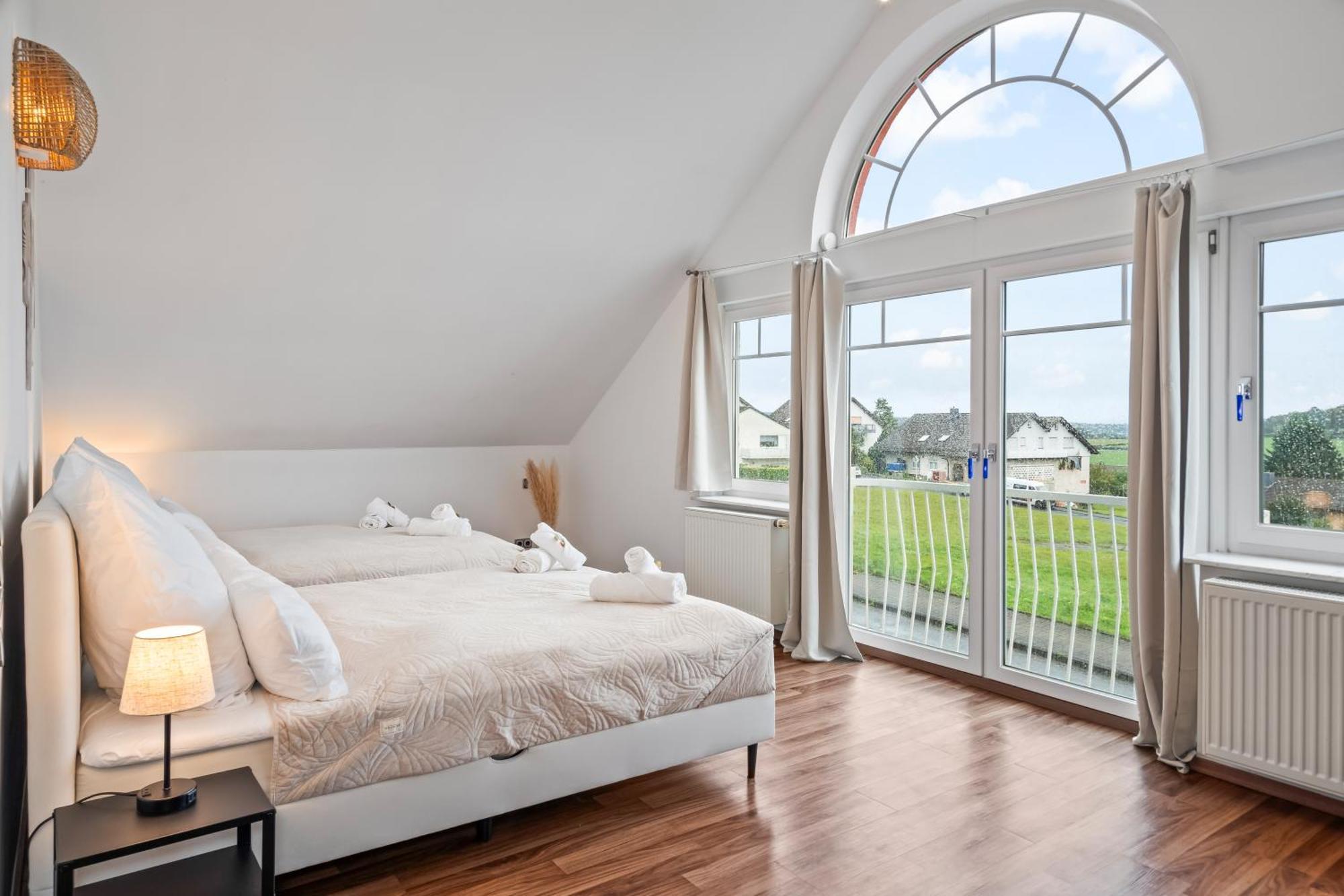 Stadtoase Fulda Mit Flair - Whirlpool, Balkon, 2Xparkplaetze, Highspeed Wlan Esterno foto
