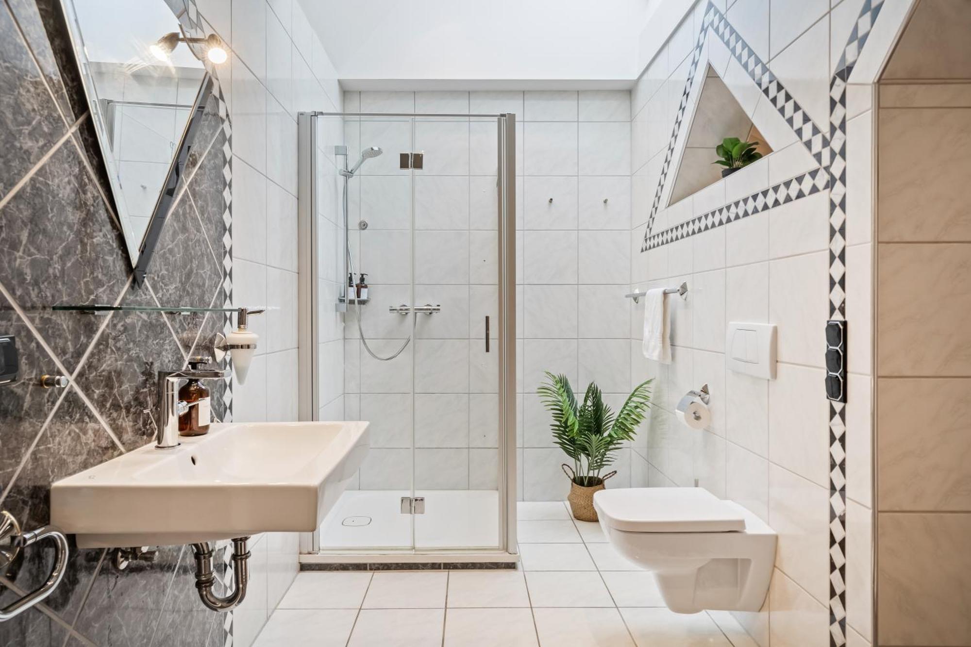 Stadtoase Fulda Mit Flair - Whirlpool, Balkon, 2Xparkplaetze, Highspeed Wlan Esterno foto