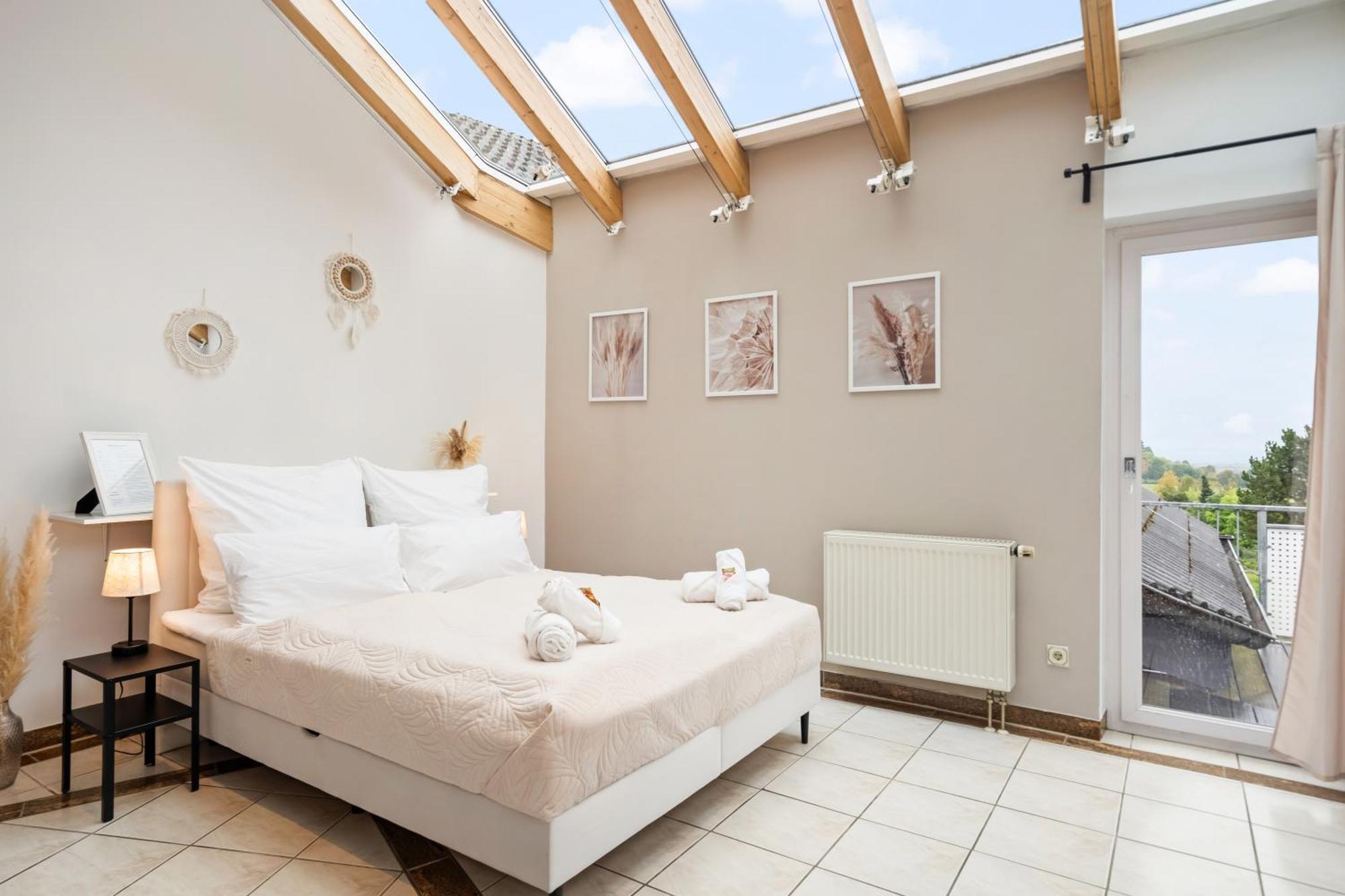 Stadtoase Fulda Mit Flair - Whirlpool, Balkon, 2Xparkplaetze, Highspeed Wlan Esterno foto